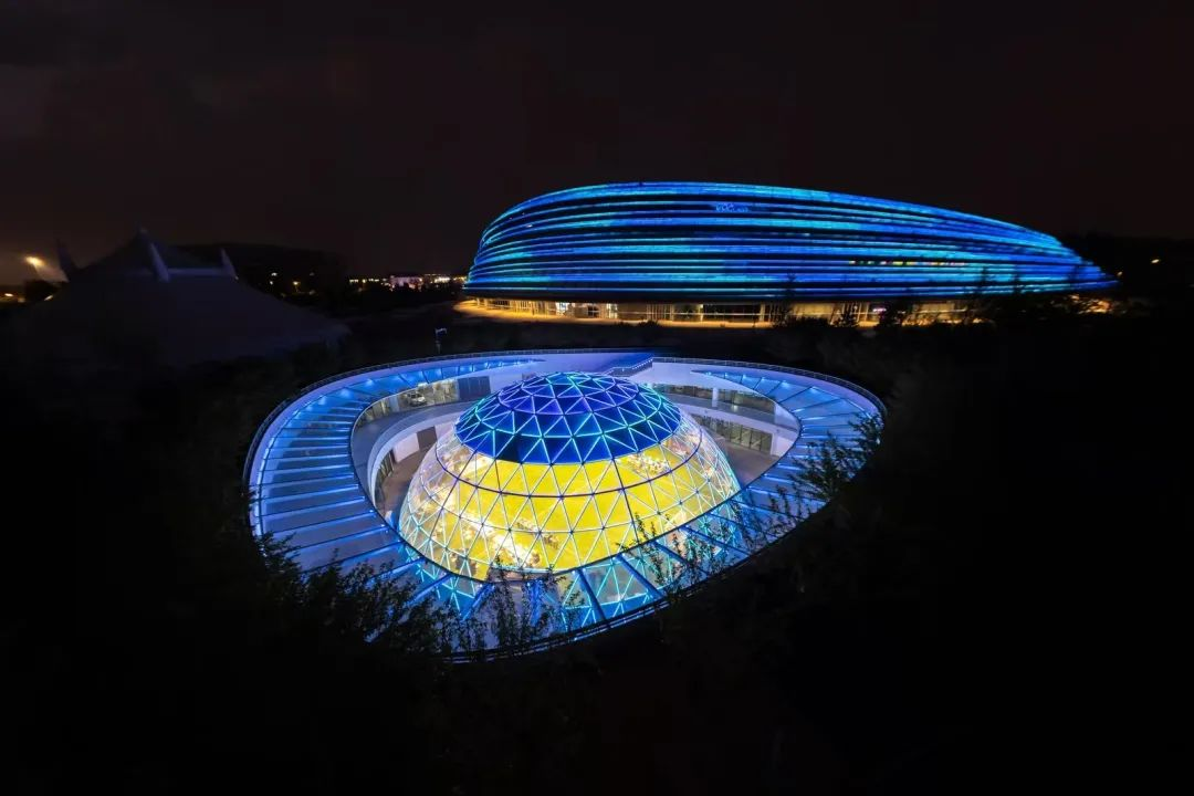 全球首个，，，正式启用！888电子LED炫彩点亮“熊猫眼”